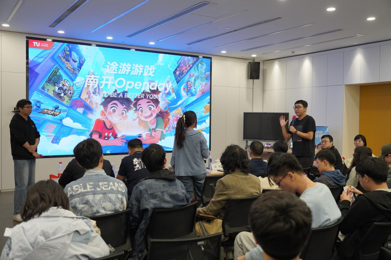 企业副总裁、校友安晓宇介绍企业情况